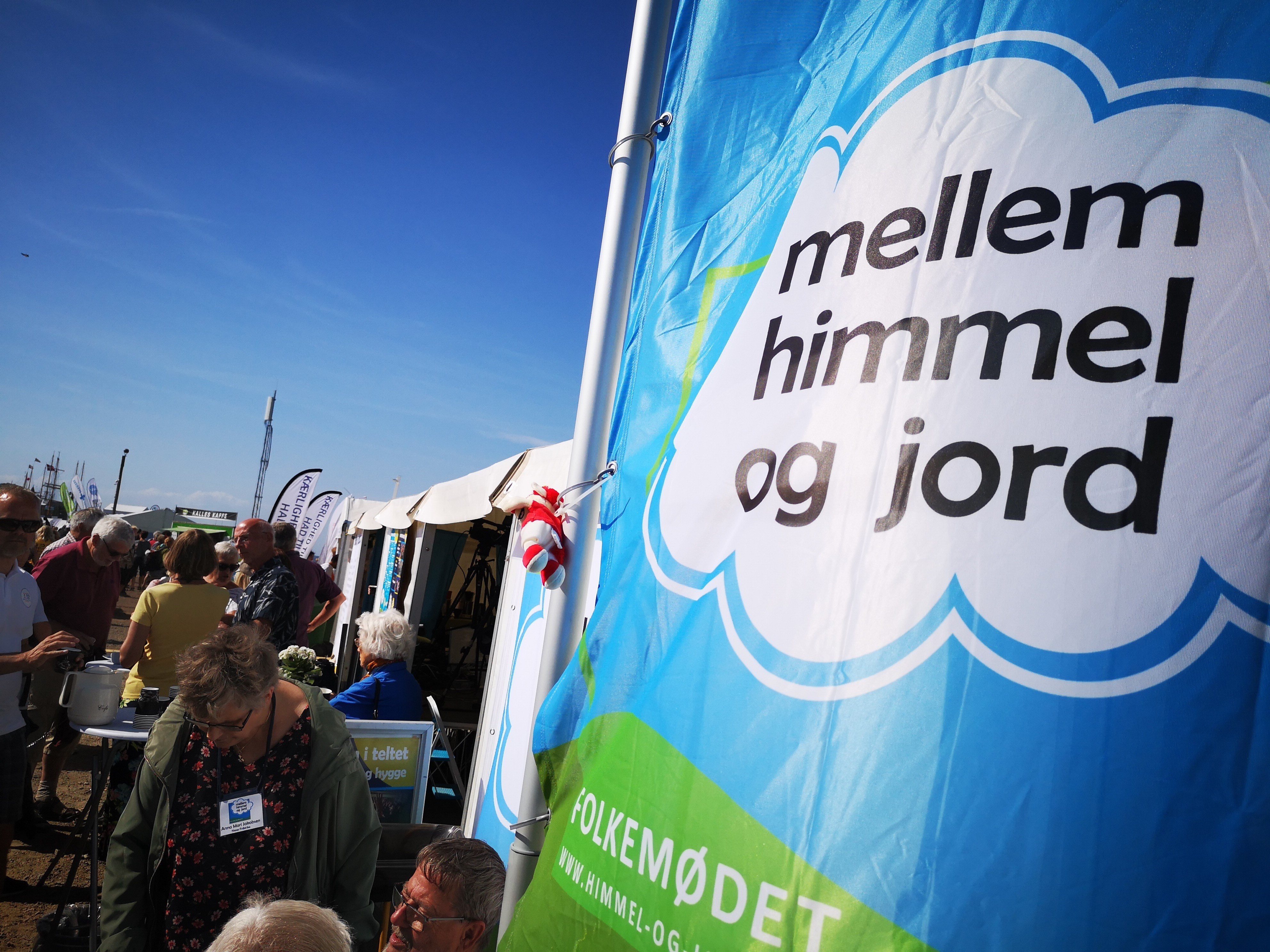 mellem himmel og jord banner